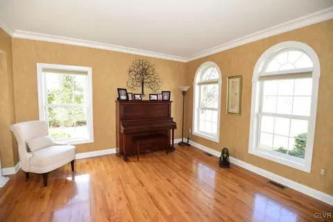 202 Eagle View Dr, Bath, PA 18014 photo 10