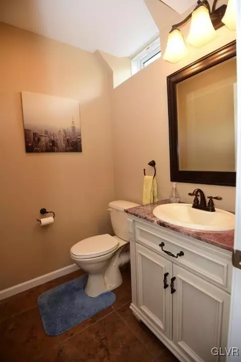 202 Eagle View Dr, Bath, PA 18014 photo 33