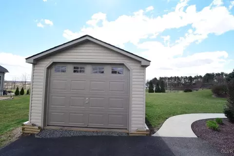 202 Eagle View Dr, Bath, PA 18014 photo 35
