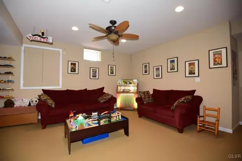 202 Eagle View Dr, Bath, PA 18014 photo 30