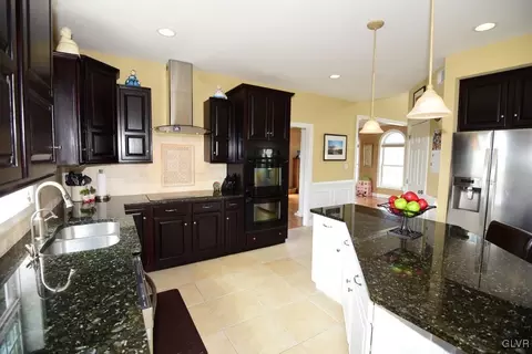 202 Eagle View Dr, Bath, PA 18014 photo 6