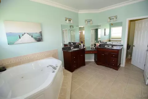 202 Eagle View Dr, Bath, PA 18014 photo 22