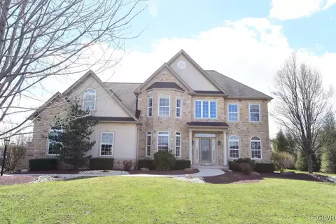 202 Eagle View Dr, Bath, PA 18014 photo 1