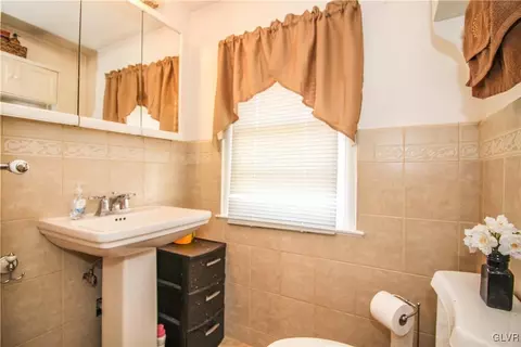 285 E Macada Rd, Bethlehem, PA 18017 photo 13