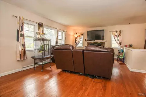 285 E Macada Rd, Bethlehem, PA 18017 photo 4