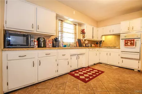 285 E Macada Rd, Bethlehem, PA 18017 photo 8