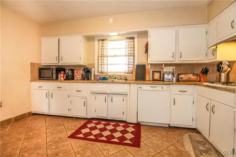 285 E Macada Rd, Bethlehem, PA 18017 photo 9