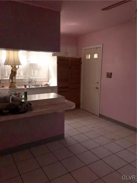 323 W Raspberry St, Bethlehem, PA 18018 photo 4