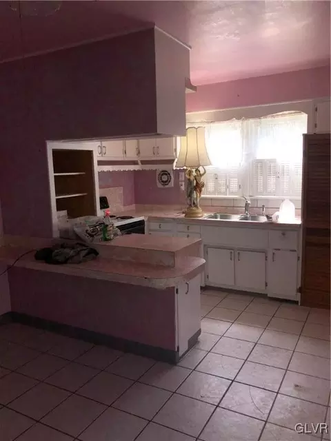 323 W Raspberry St, Bethlehem, PA 18018 photo 3