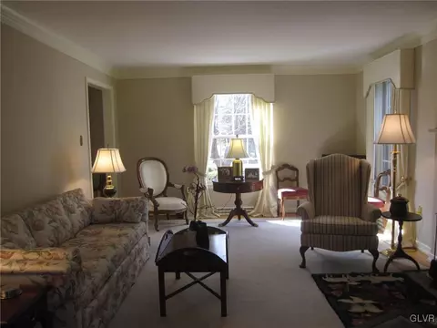 445 E Macada Rd, Bethlehem, PA 18017 photo 4