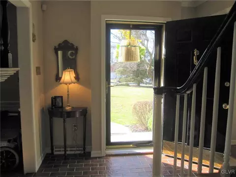 445 E Macada Rd, Bethlehem, PA 18017 photo 2