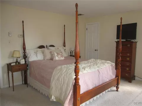 445 E Macada Rd, Bethlehem, PA 18017 photo 22