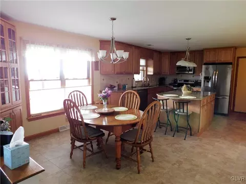 876 Copella Rd, Bath, PA 18014 photo 12