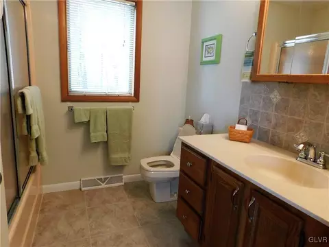 876 Copella Rd, Bath, PA 18014 photo 22