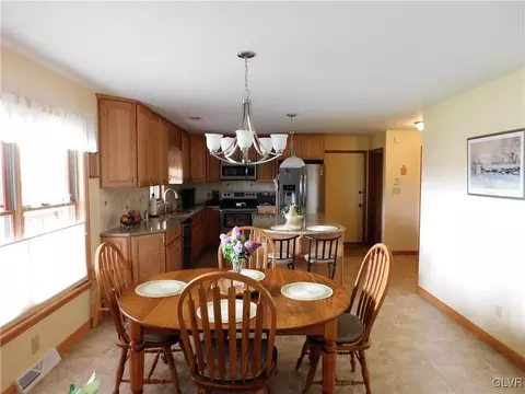 876 Copella Rd, Bath, PA 18014 photo 11
