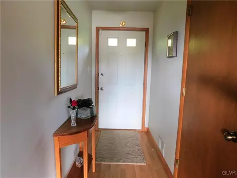 876 Copella Rd, Bath, PA 18014 photo 5