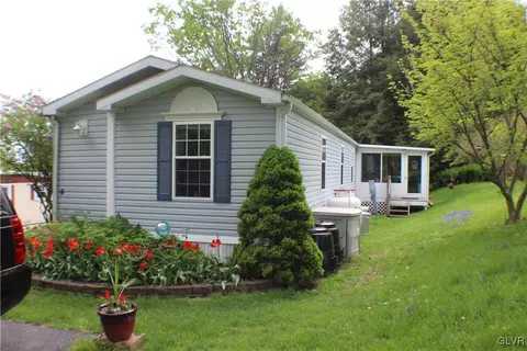 4 Fieldcrest Ct, Moore Twp, PA 18014 photo 2
