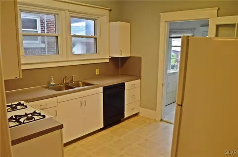329 E Union Blvd, Bethlehem, PA 18018 photo 9