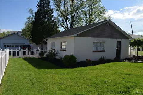 52 E 4th St, Wind Gap, PA 18091 photo 6