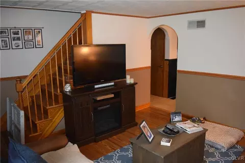 52 E 4th St, Wind Gap, PA 18091 photo 9