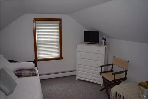 52 E 4th St, Wind Gap, PA 18091 photo 11