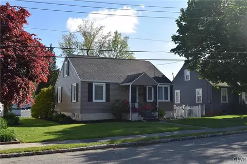 52 E 4th St, Wind Gap, PA 18091 photo 1