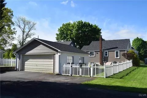 52 E 4th St, Wind Gap, PA 18091 photo 7