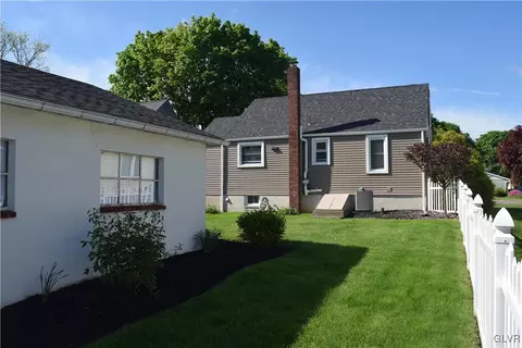52 E 4th St, Wind Gap, PA 18091 photo 8