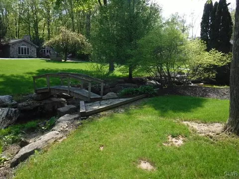 222 Mountain Rd, Bushkill Twp, PA 18091 photo 2