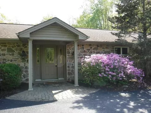 222 Mountain Rd, Bushkill Twp, PA 18091 photo 9