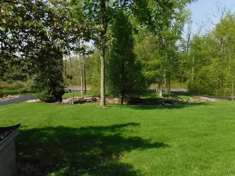 222 Mountain Rd, Bushkill Twp, PA 18091 photo 3