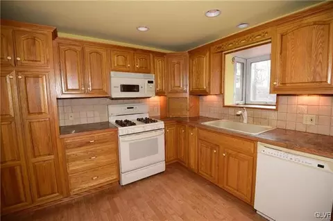 222 Mountain Rd, Bushkill Twp, PA 18091 photo 15
