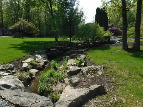 222 Mountain Rd, Bushkill Twp, PA 18091 photo 5