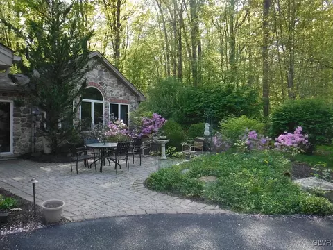 222 Mountain Rd, Bushkill Twp, PA 18091 photo 6
