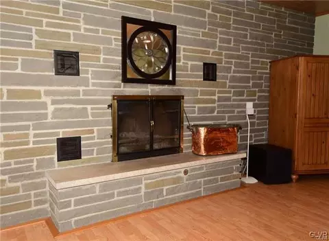 222 Mountain Rd, Bushkill Twp, PA 18091 photo 11