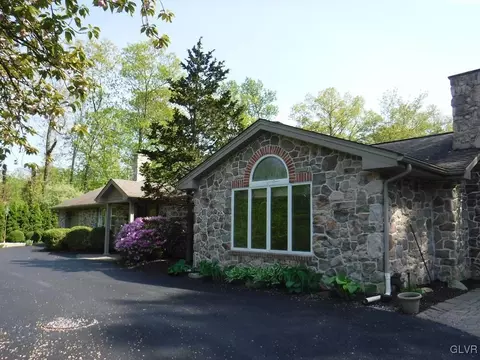 222 Mountain Rd, Bushkill Twp, PA 18091 photo 7