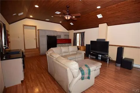 222 Mountain Rd, Bushkill Twp, PA 18091 photo 18