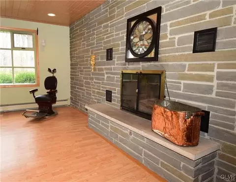 222 Mountain Rd, Bushkill Twp, PA 18091 photo 13