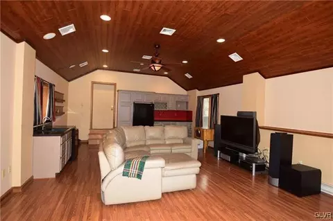 222 Mountain Rd, Bushkill Twp, PA 18091 photo 19