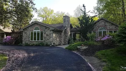 222 Mountain Rd, Bushkill Twp, PA 18091 photo 8