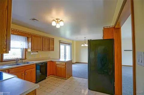 72 Carriage Cir, Oley, PA 19547 photo 11