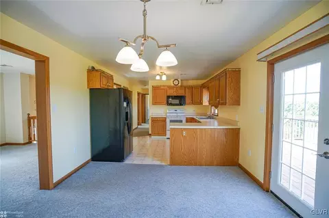 72 Carriage Cir, Oley, PA 19547 photo 9