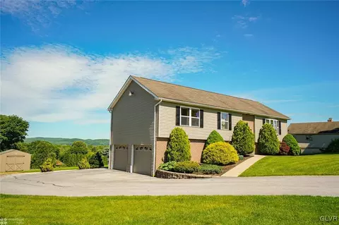 72 Carriage Cir, Oley, PA 19547 photo 1