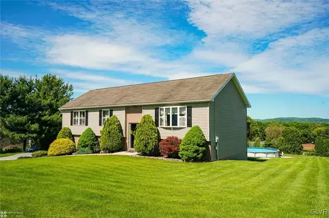 72 Carriage Cir, Oley, PA 19547 photo 3