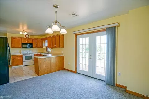 72 Carriage Cir, Oley, PA 19547 photo 8