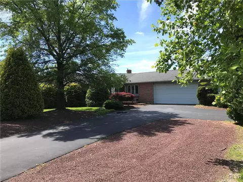 2106 Daniel St, Coplay, PA 18037 photo 1