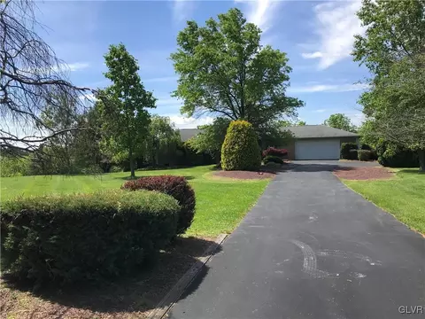 2106 Daniel St, Coplay, PA 18037 photo 2