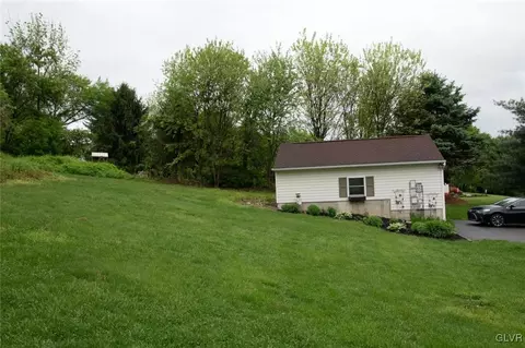 2709 Foxfire Ct, Coplay, PA 18037 photo 4