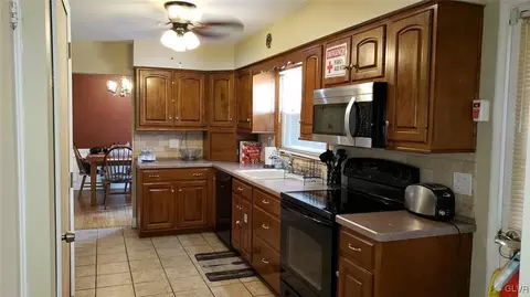 171 Thomas Pl, Sinking Spring, PA 19608 photo 6