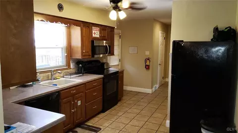 171 Thomas Pl, Sinking Spring, PA 19608 photo 8